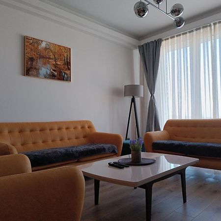 19Th & 18Th Floor Secure Apartments With Pool & Fitness & Parking Included In Price Skopje Bagian luar foto