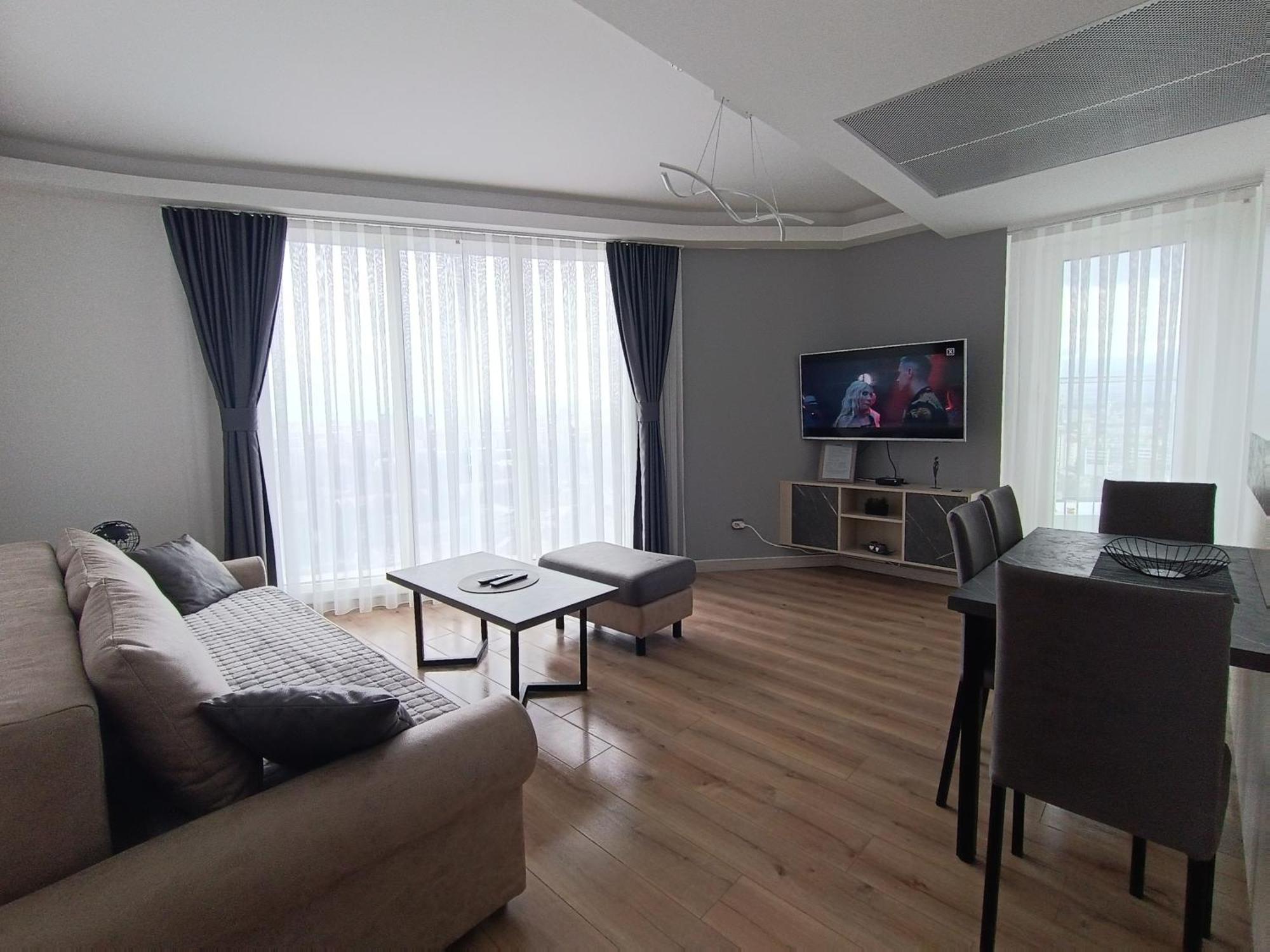19Th & 18Th Floor Secure Apartments With Pool & Fitness & Parking Included In Price Skopje Bagian luar foto
