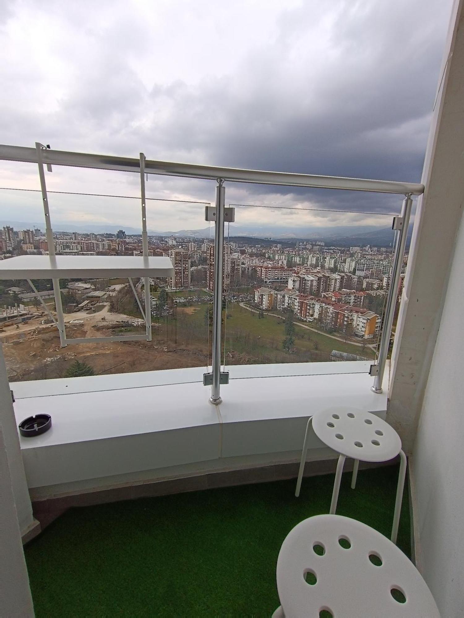19Th & 18Th Floor Secure Apartments With Pool & Fitness & Parking Included In Price Skopje Bagian luar foto