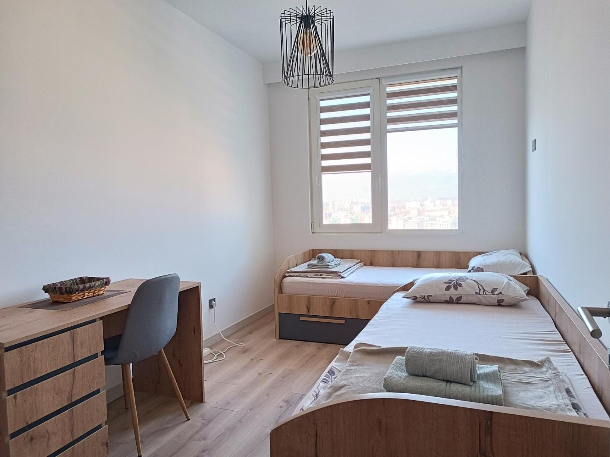 19Th & 18Th Floor Secure Apartments With Pool & Fitness & Parking Included In Price Skopje Bagian luar foto