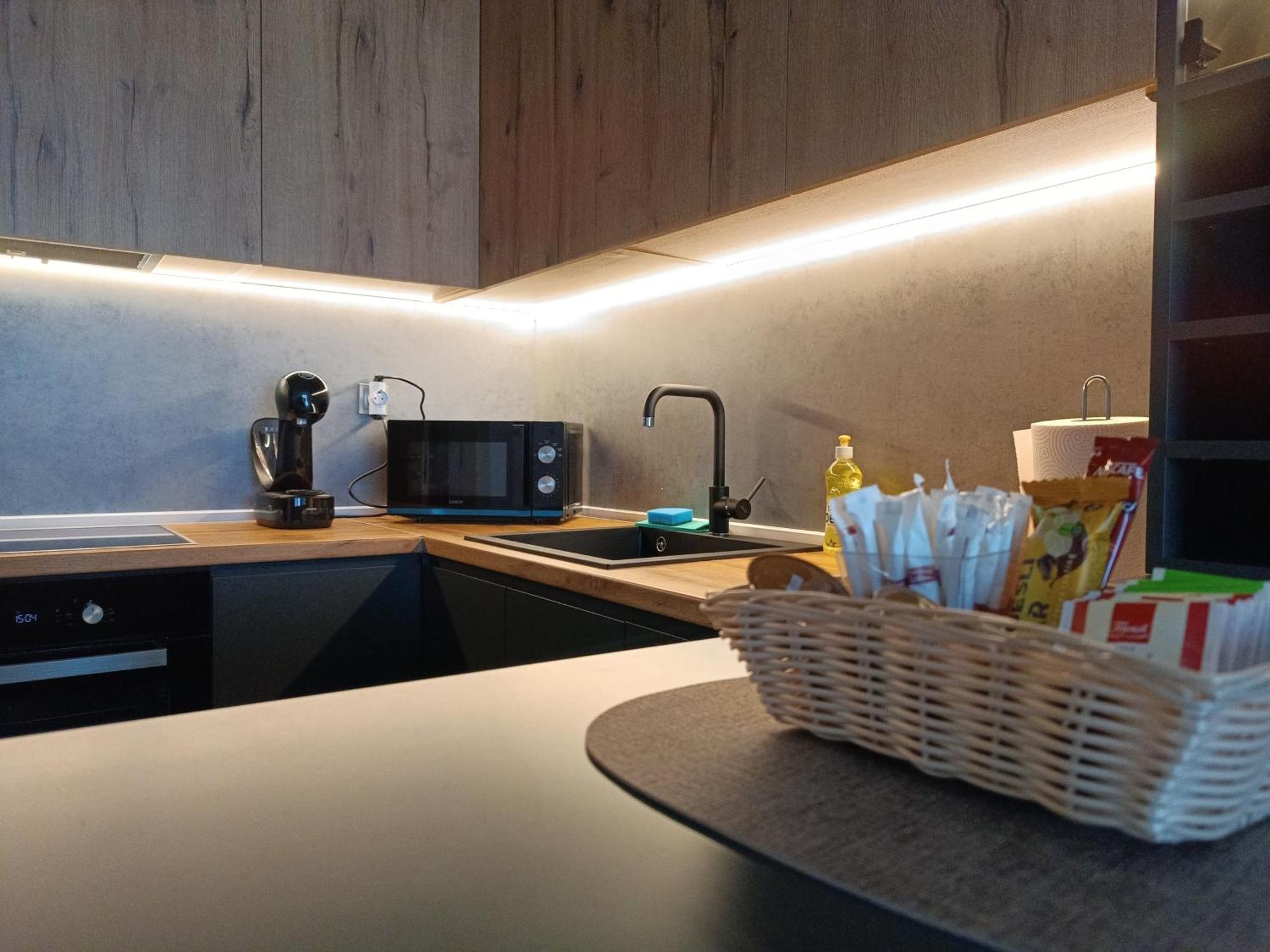 19Th & 18Th Floor Secure Apartments With Pool & Fitness & Parking Included In Price Skopje Bagian luar foto