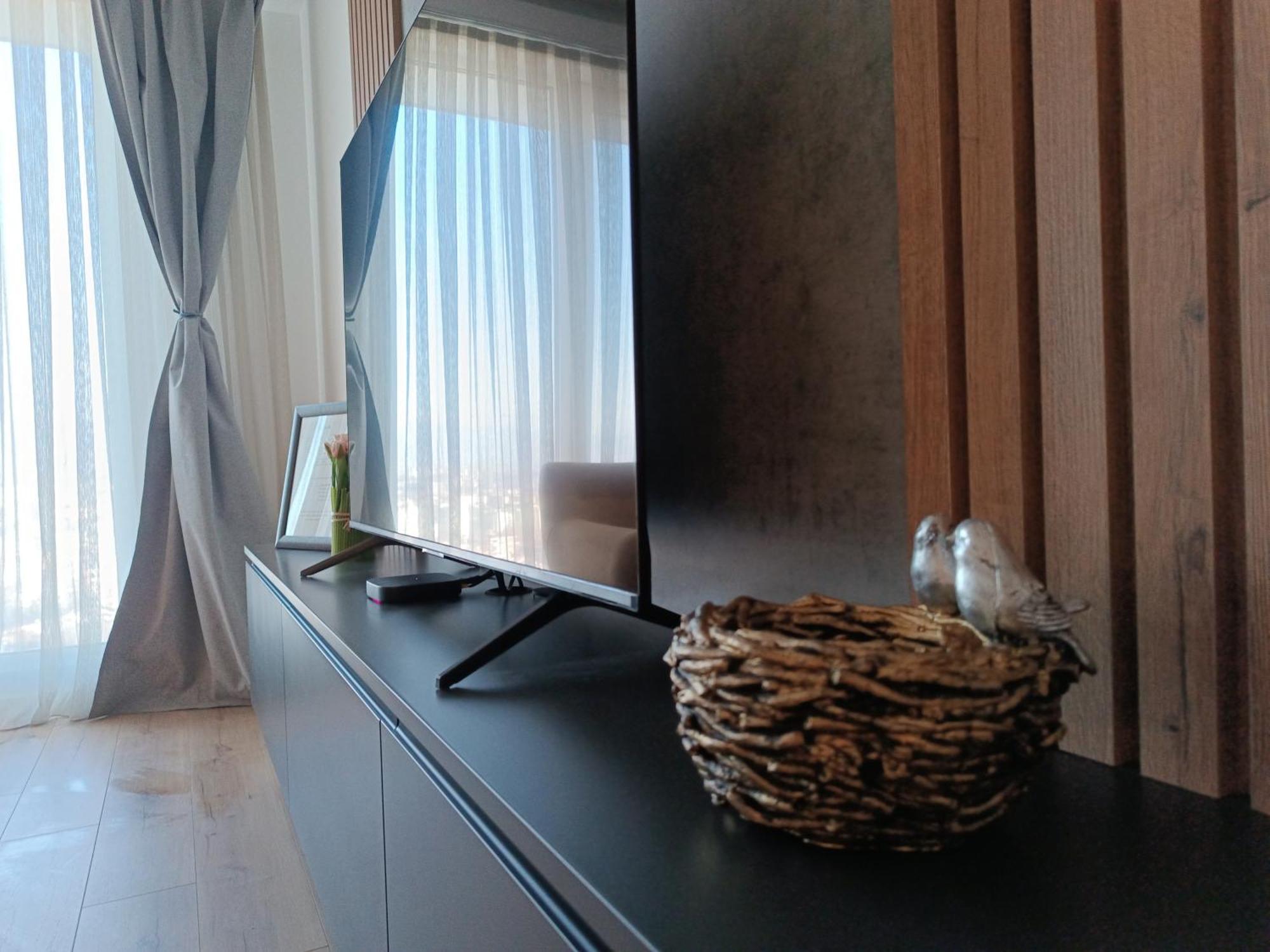 19Th & 18Th Floor Secure Apartments With Pool & Fitness & Parking Included In Price Skopje Bagian luar foto