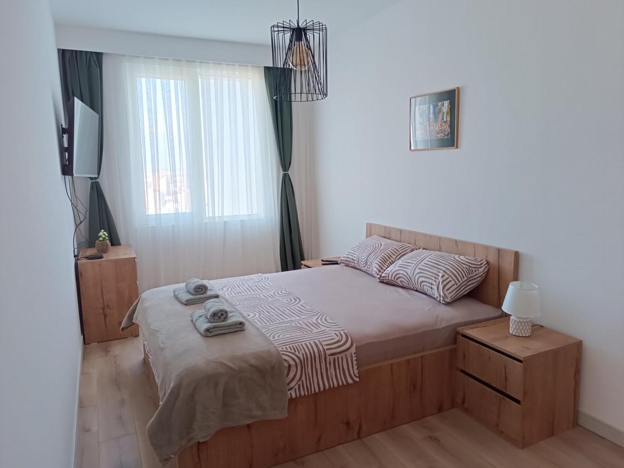 19Th & 18Th Floor Secure Apartments With Pool & Fitness & Parking Included In Price Skopje Bagian luar foto
