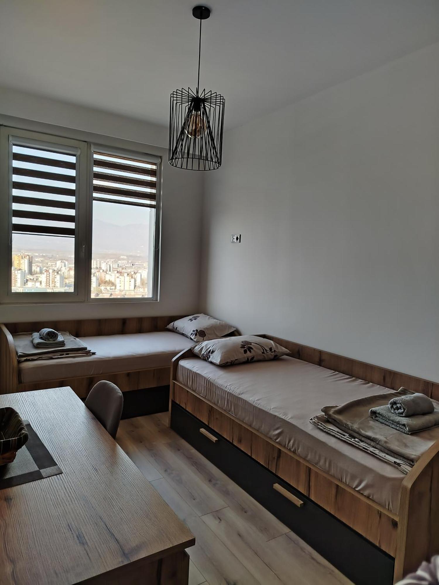 19Th & 18Th Floor Secure Apartments With Pool & Fitness & Parking Included In Price Skopje Bagian luar foto