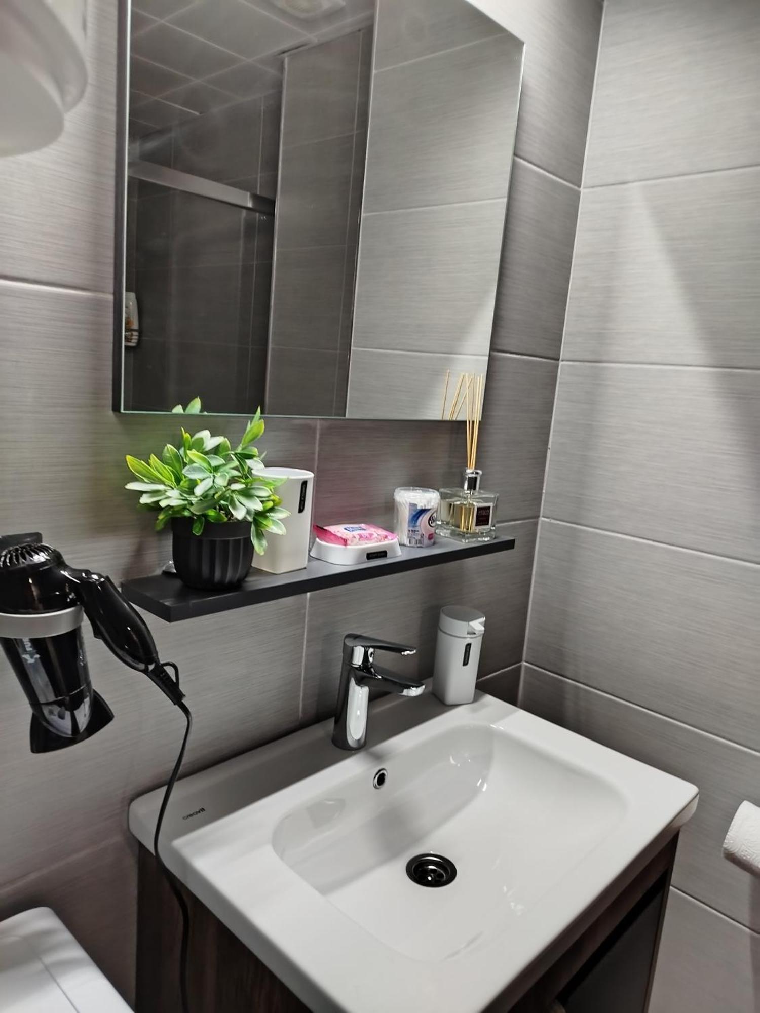 19Th & 18Th Floor Secure Apartments With Pool & Fitness & Parking Included In Price Skopje Bagian luar foto